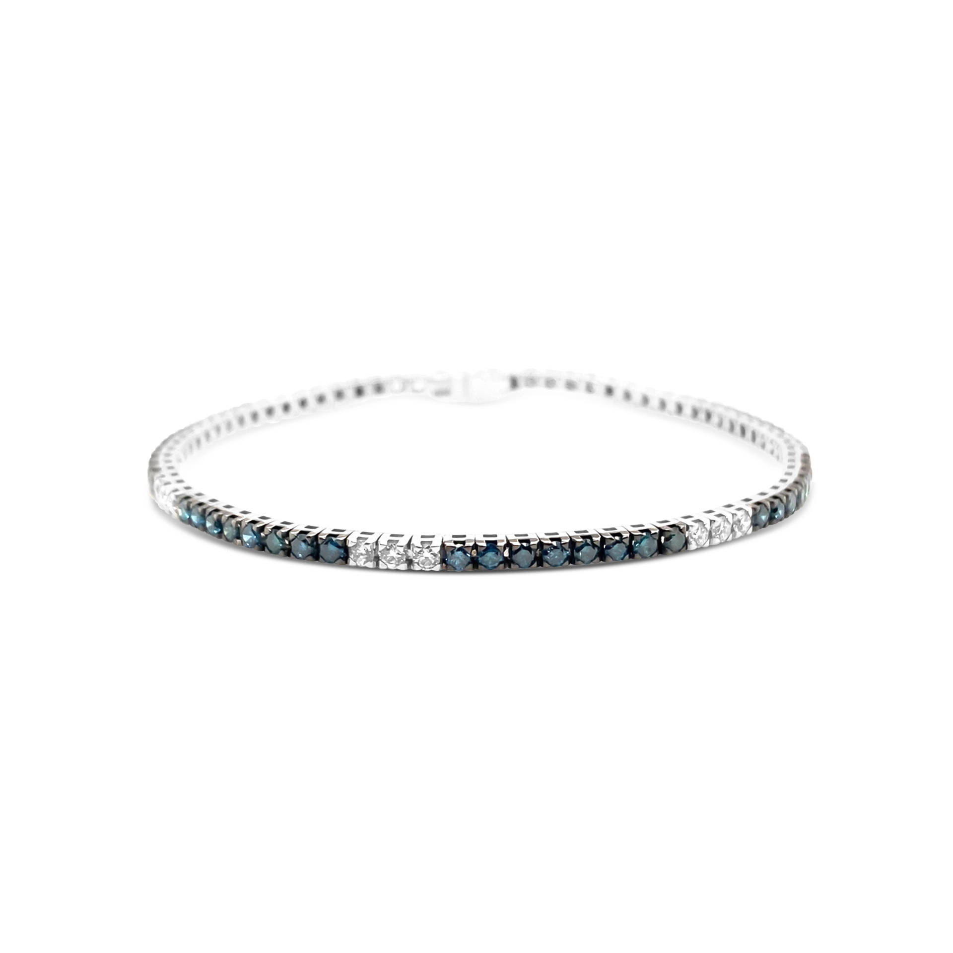 Tennis bracelet with blue diamonds