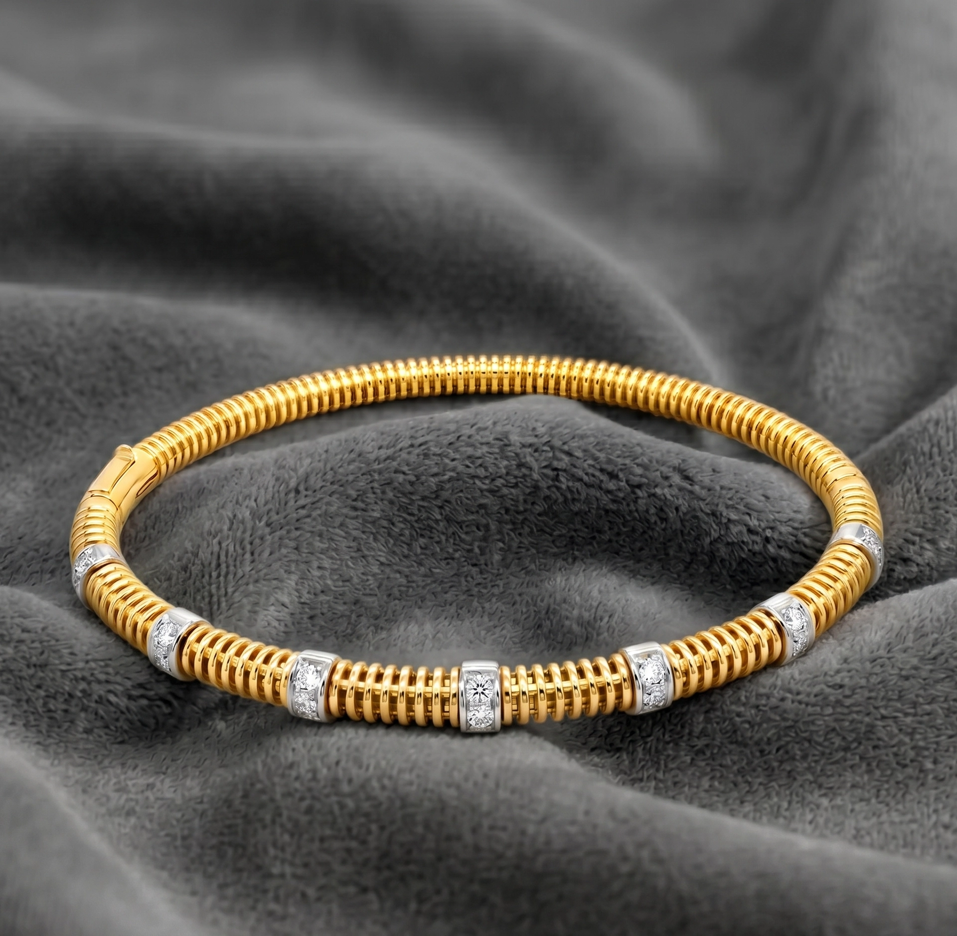 BRACELET WITH DIAMONDS
