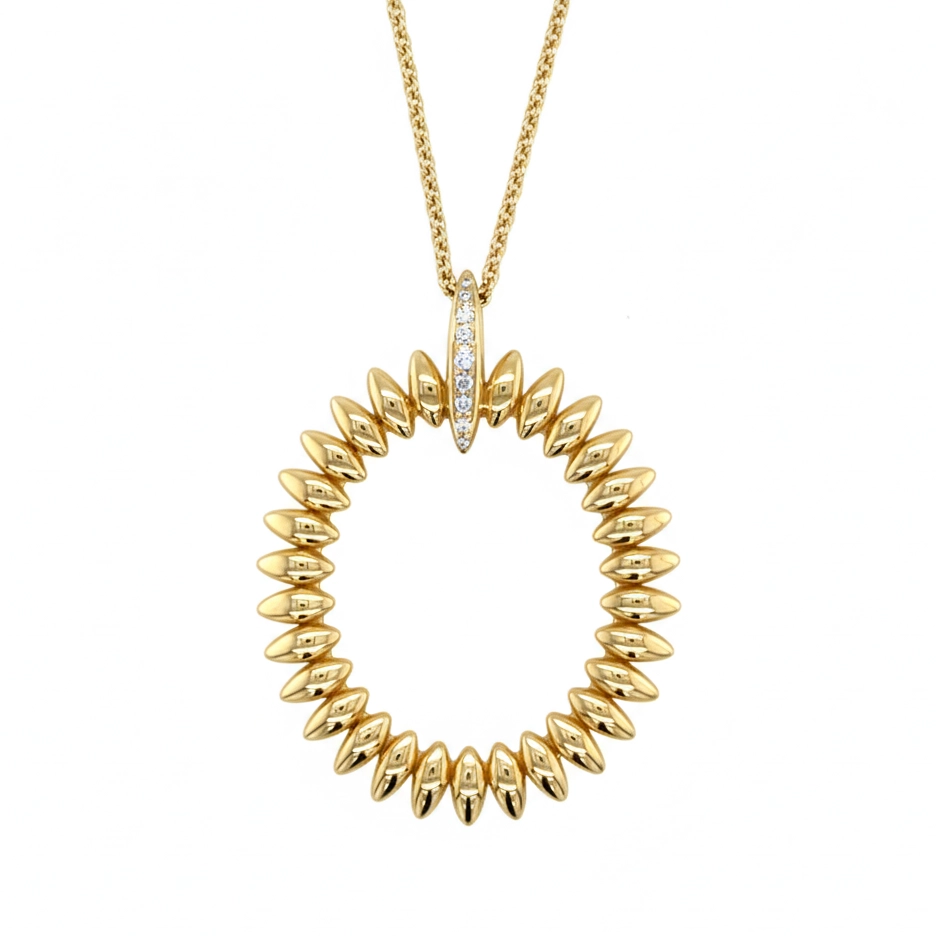 Necklace with oval motif and diamonds