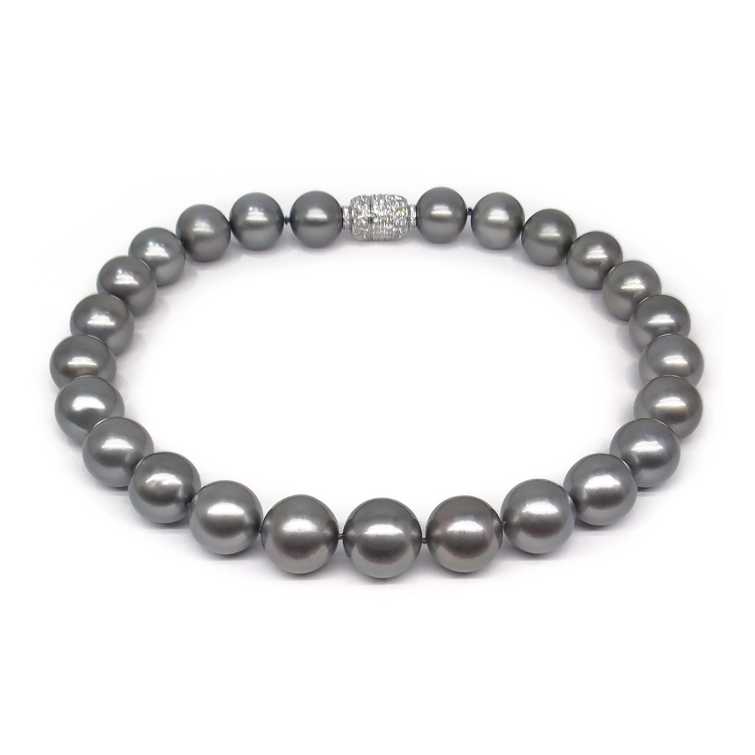 Tahitian pearl necklace
