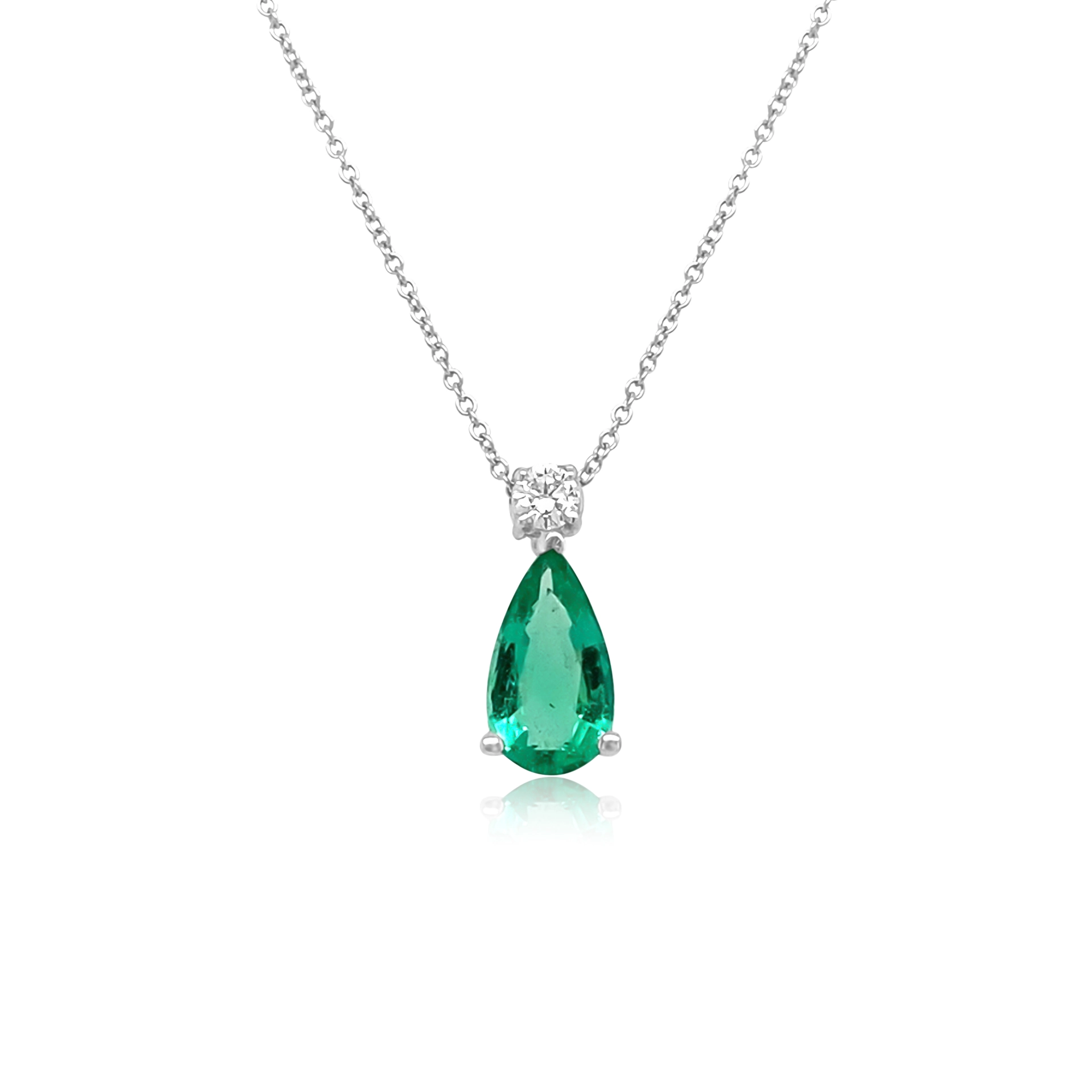 Pendant with emerald and diamond