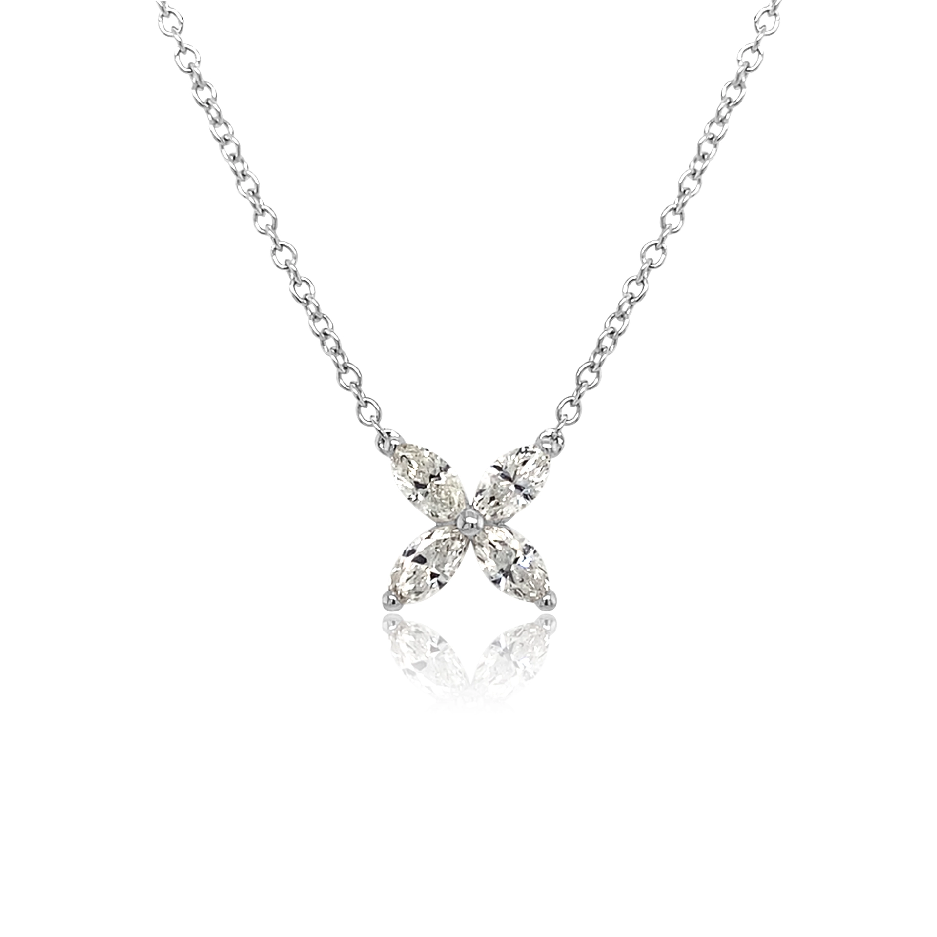 Pendant with navette diamonds