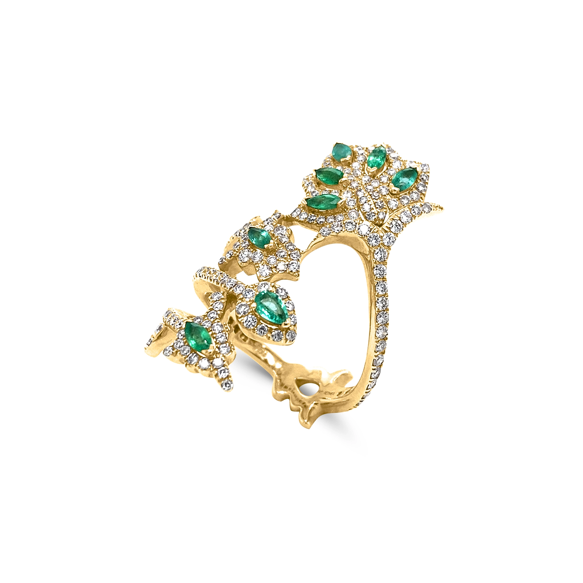 Ring with emeralds and diamonds 